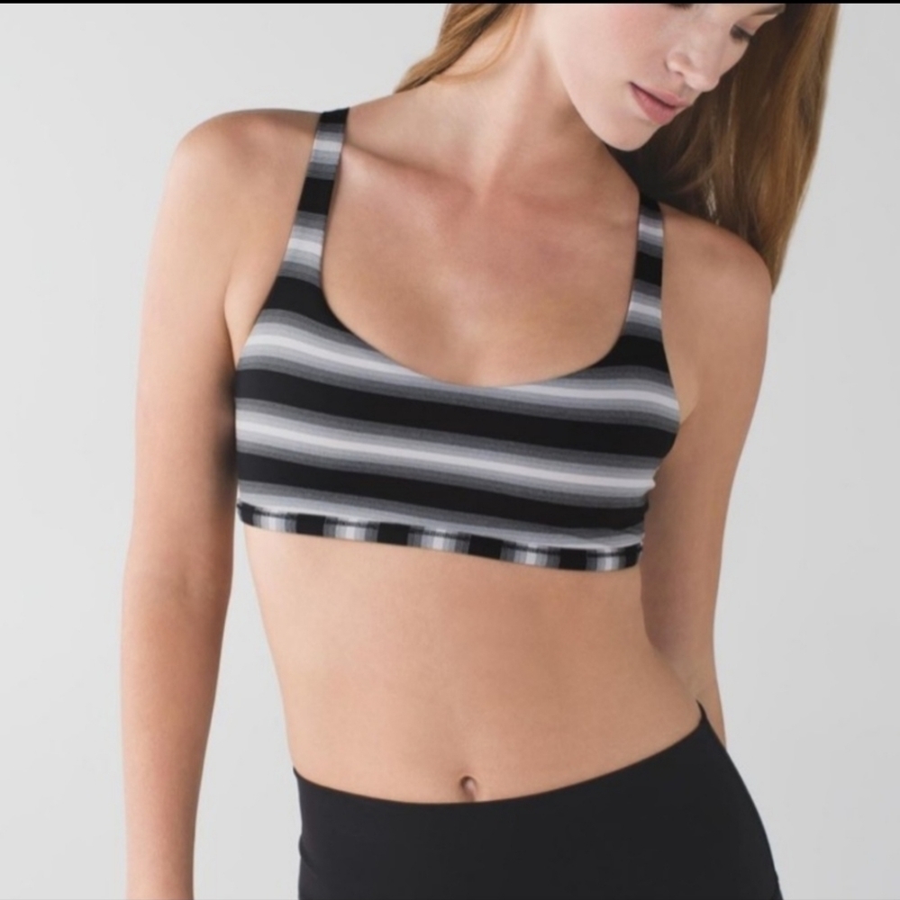 LULULEMON Free To Be Wild Black White Capilano Stripe Sports Bra - Picture 1 of 7